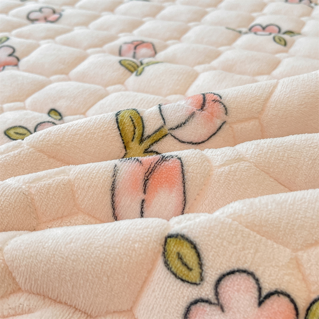 91家纺网 家纺一手货源 找家纺 雯豆家纺 2025新款加厚床垫床褥子牛奶绒床褥床护垫学生宿舍垫子铺底 牛奶绒床褥-月季小兔