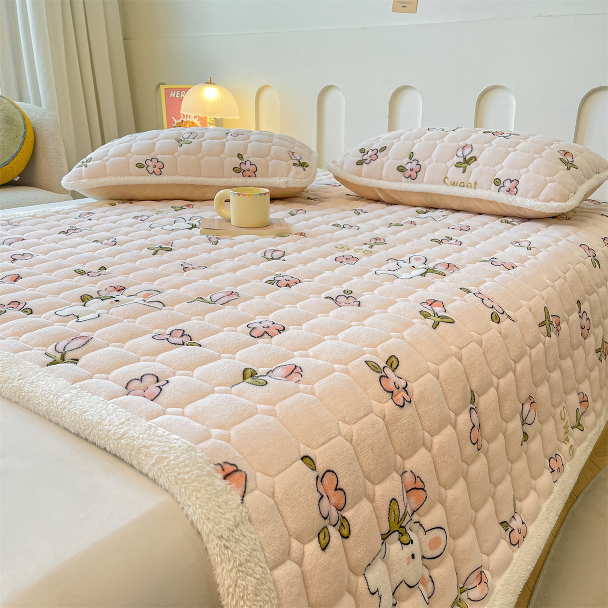 91家纺网 家纺一手货源 找家纺 雯豆家纺 2025新款加厚床垫床褥子牛奶绒床褥床护垫学生宿舍垫子铺底 牛奶绒床褥-月季小兔