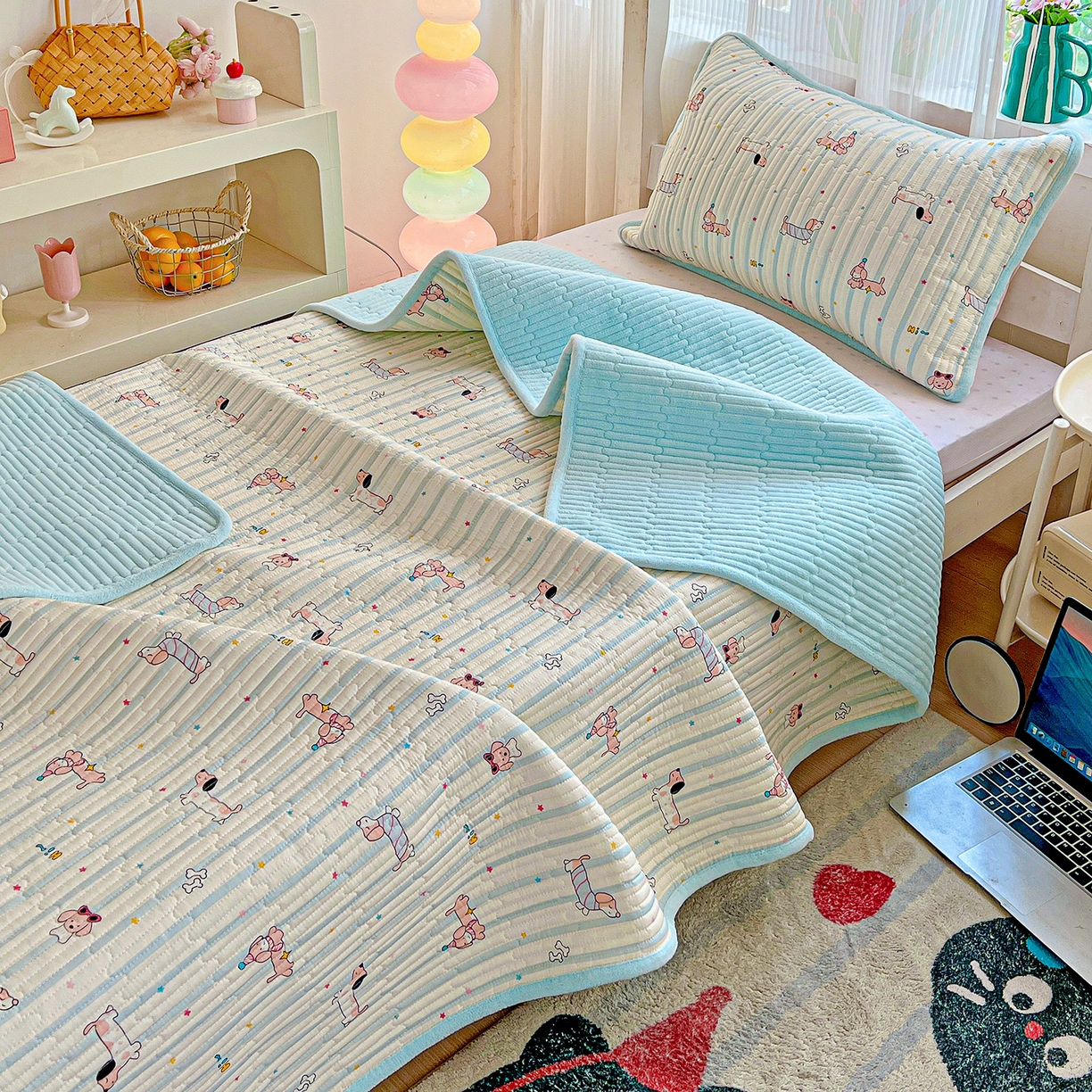 91家纺网 家纺一手货源 找家纺 恒尚居 2025新款学生床盖纯棉牛奶绒 正反两用夹棉床单床垫-秋冬款 四季通用-系列二 机灵旺仔【A纯棉-B宝宝绒】