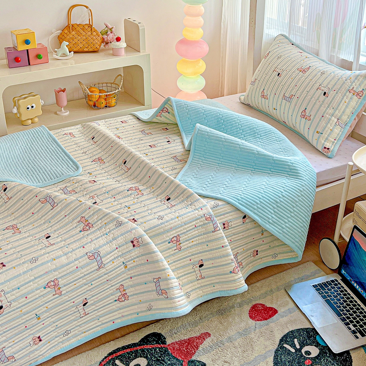 91家纺网 家纺一手货源 找家纺 恒尚居 2025新款学生床盖纯棉牛奶绒 正反两用夹棉床单床垫-秋冬款 四季通用-系列二 机灵旺仔【A纯棉-B宝宝绒】