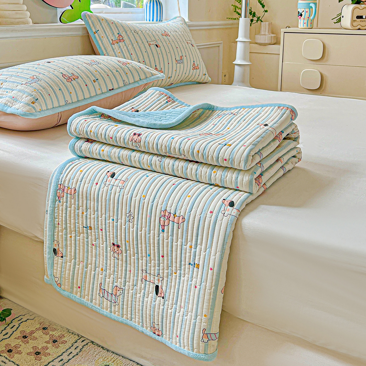 91家纺网 家纺一手货源 找家纺 恒尚居 2025新款学生床盖纯棉牛奶绒 正反两用夹棉床单床垫-秋冬款 四季通用-系列二 机灵旺仔【A纯棉-B宝宝绒】