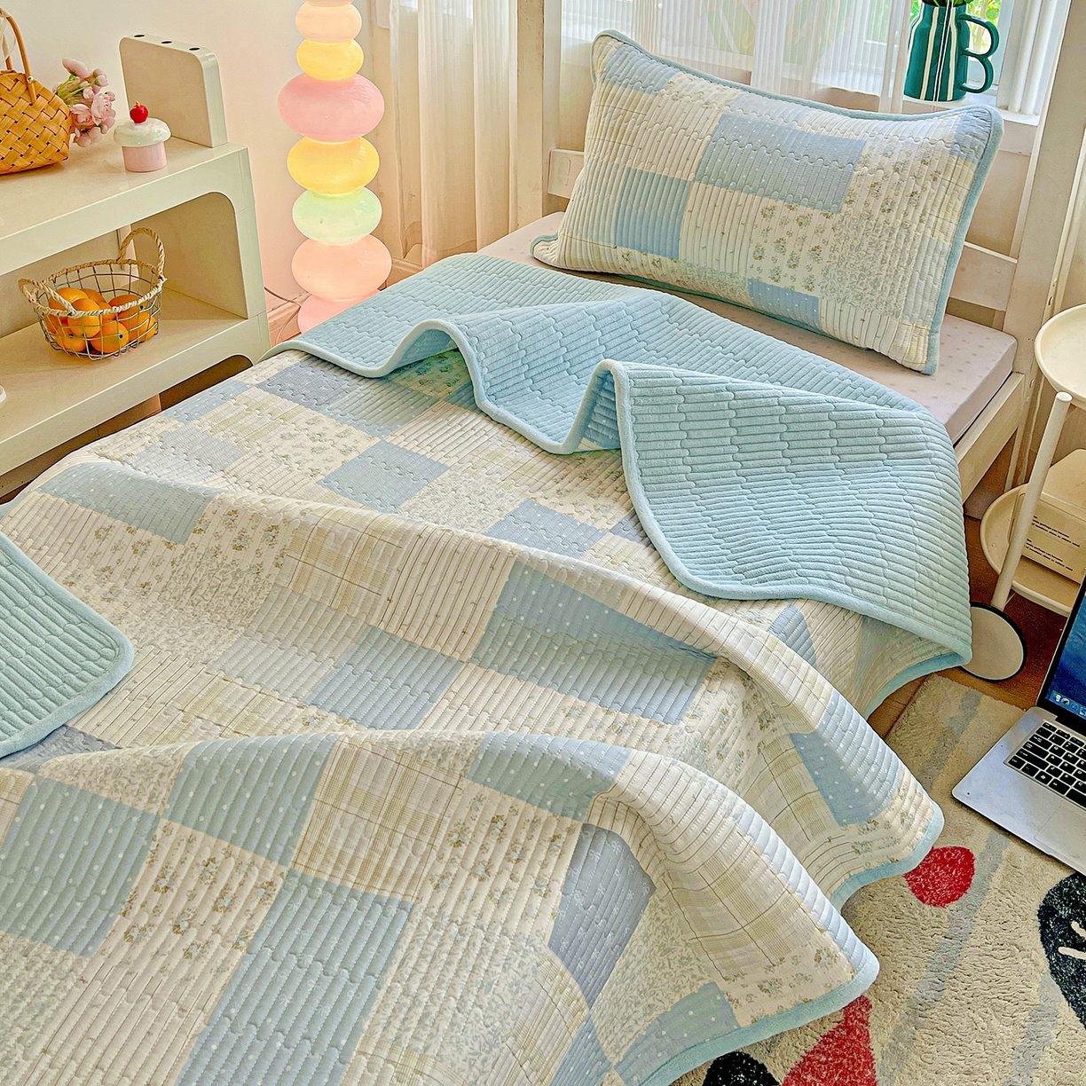 91家纺网 家纺一手货源 找家纺 恒尚居 2025新款学生床盖纯棉牛奶绒 正反两用夹棉床单床垫-秋冬款 四季通用-系列二 芳菲-蓝【A纯棉-B宝宝绒】