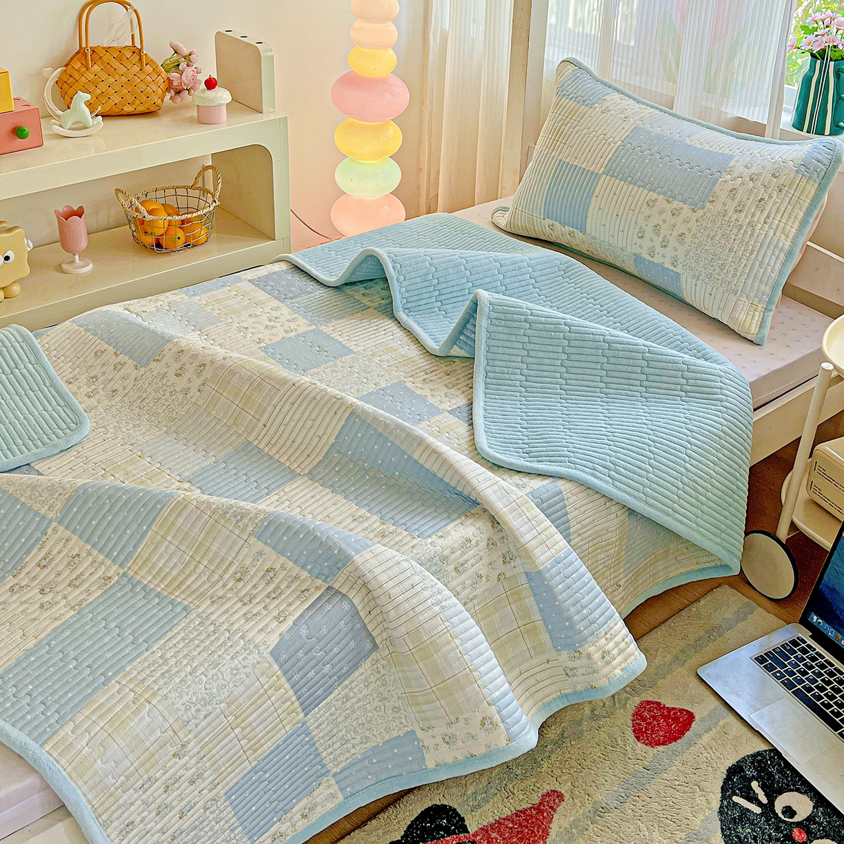 91家纺网 家纺一手货源 找家纺 恒尚居 2025新款学生床盖纯棉牛奶绒 正反两用夹棉床单床垫-秋冬款 四季通用-系列二 芳菲-蓝【A纯棉-B宝宝绒】