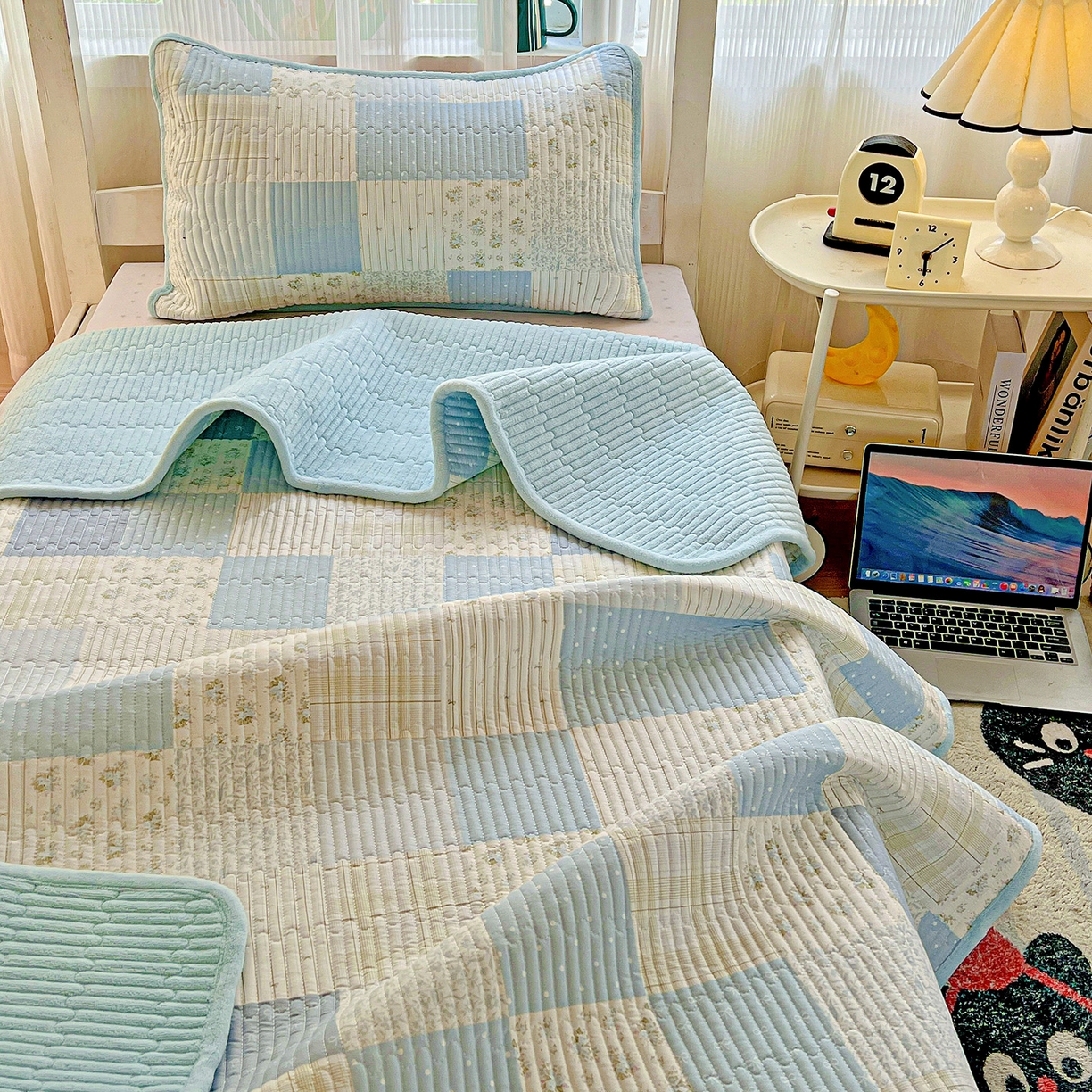 91家纺网 家纺一手货源 找家纺 恒尚居 2025新款学生床盖纯棉牛奶绒 正反两用夹棉床单床垫-秋冬款 四季通用-系列二 芳菲-蓝【A纯棉-B宝宝绒】