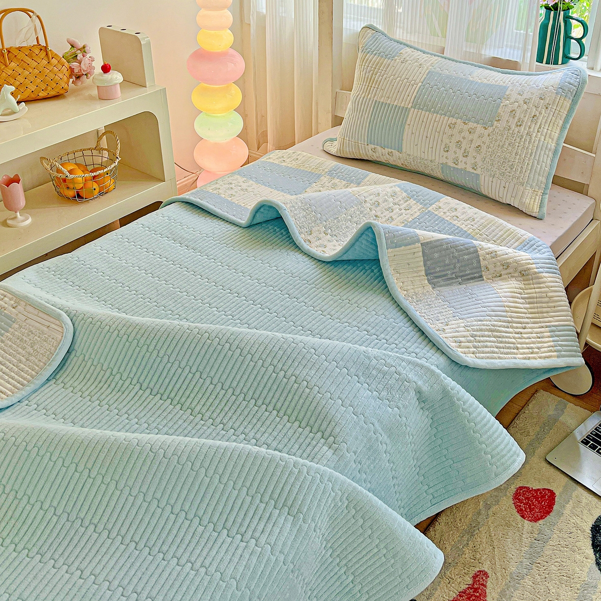 91家纺网 家纺一手货源 找家纺 恒尚居 2025新款学生床盖纯棉牛奶绒 正反两用夹棉床单床垫-秋冬款 四季通用-系列二 芳菲-蓝【A纯棉-B宝宝绒】