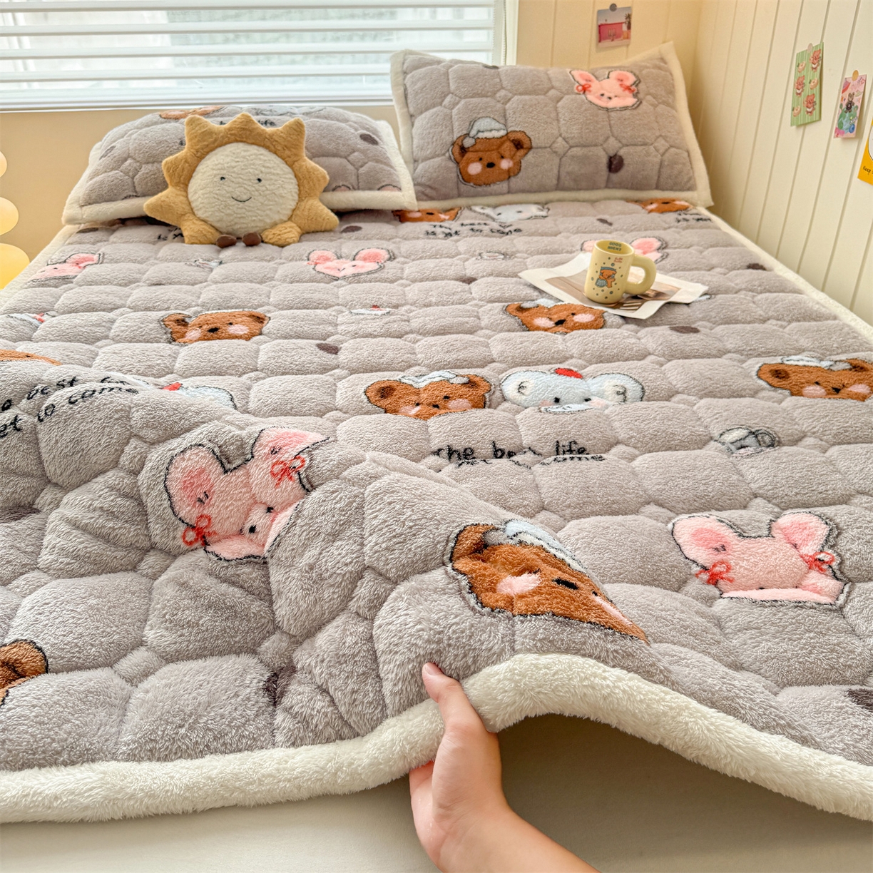 91家纺网 家纺一手货源 找家纺 （总）雯豆家纺 2025新款泰迪绒夹棉床褥子学生宿舍床垫床护垫子加厚卡通保护垫