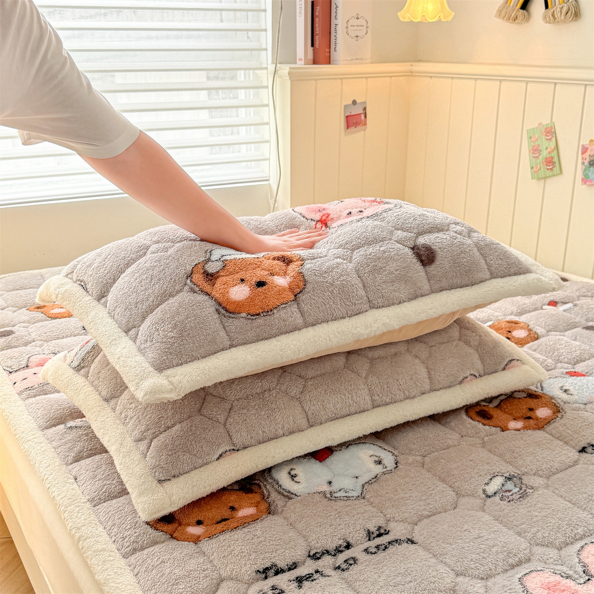 91家纺网 家纺一手货源 找家纺 （总）雯豆家纺 2025新款泰迪绒夹棉床褥子学生宿舍床垫床护垫子加厚卡通保护垫