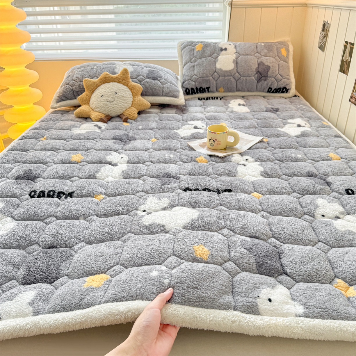 91家纺网 家纺一手货源 找家纺 （总）雯豆家纺 2025新款泰迪绒夹棉床褥子学生宿舍床垫床护垫子加厚卡通保护垫