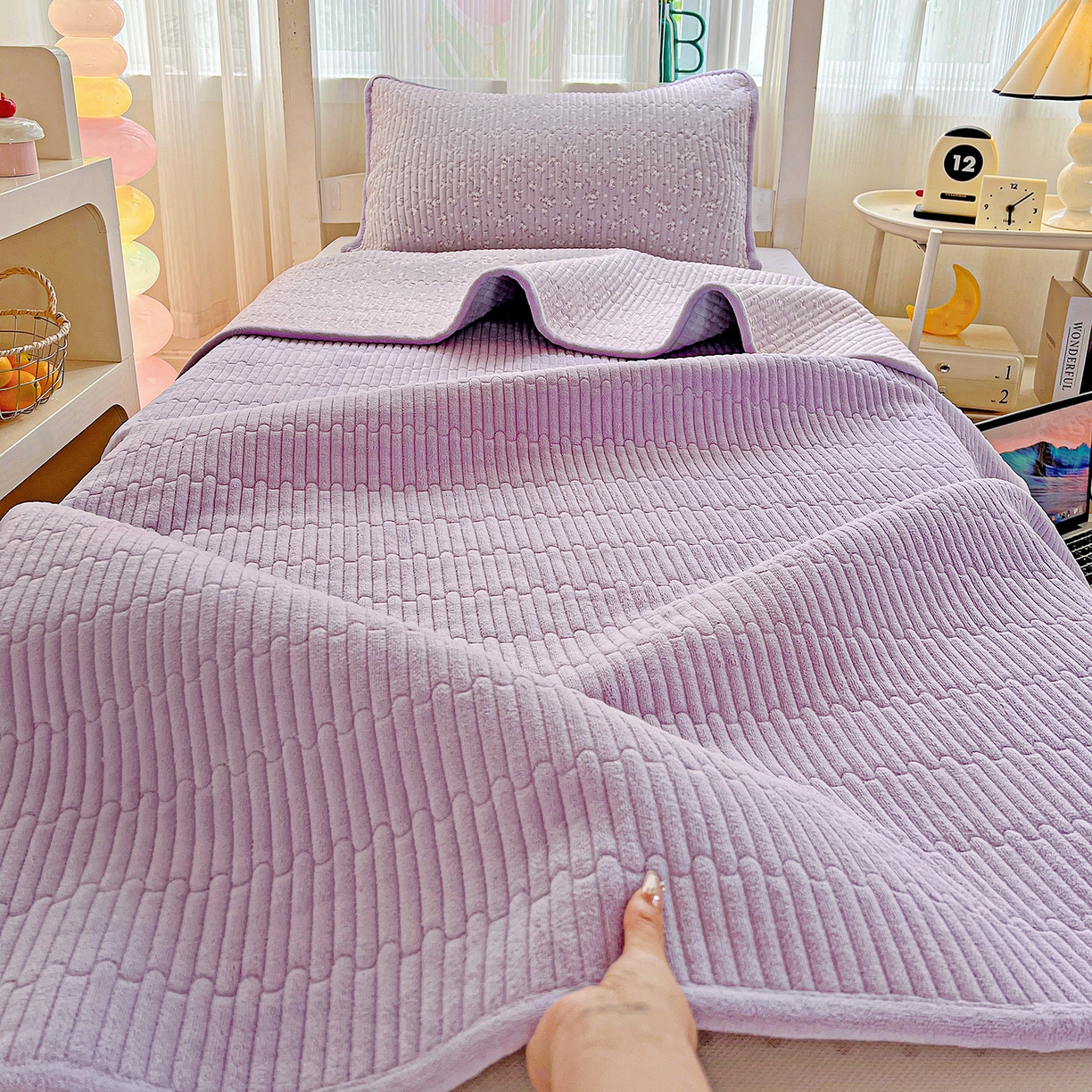 91家纺网 家纺一手货源 找家纺 恒尚居 2025新款学生床盖纯棉牛奶绒 正反两用夹棉床单床垫-秋冬款 四季通用-系列二 花言【A纯棉-B宝宝绒】