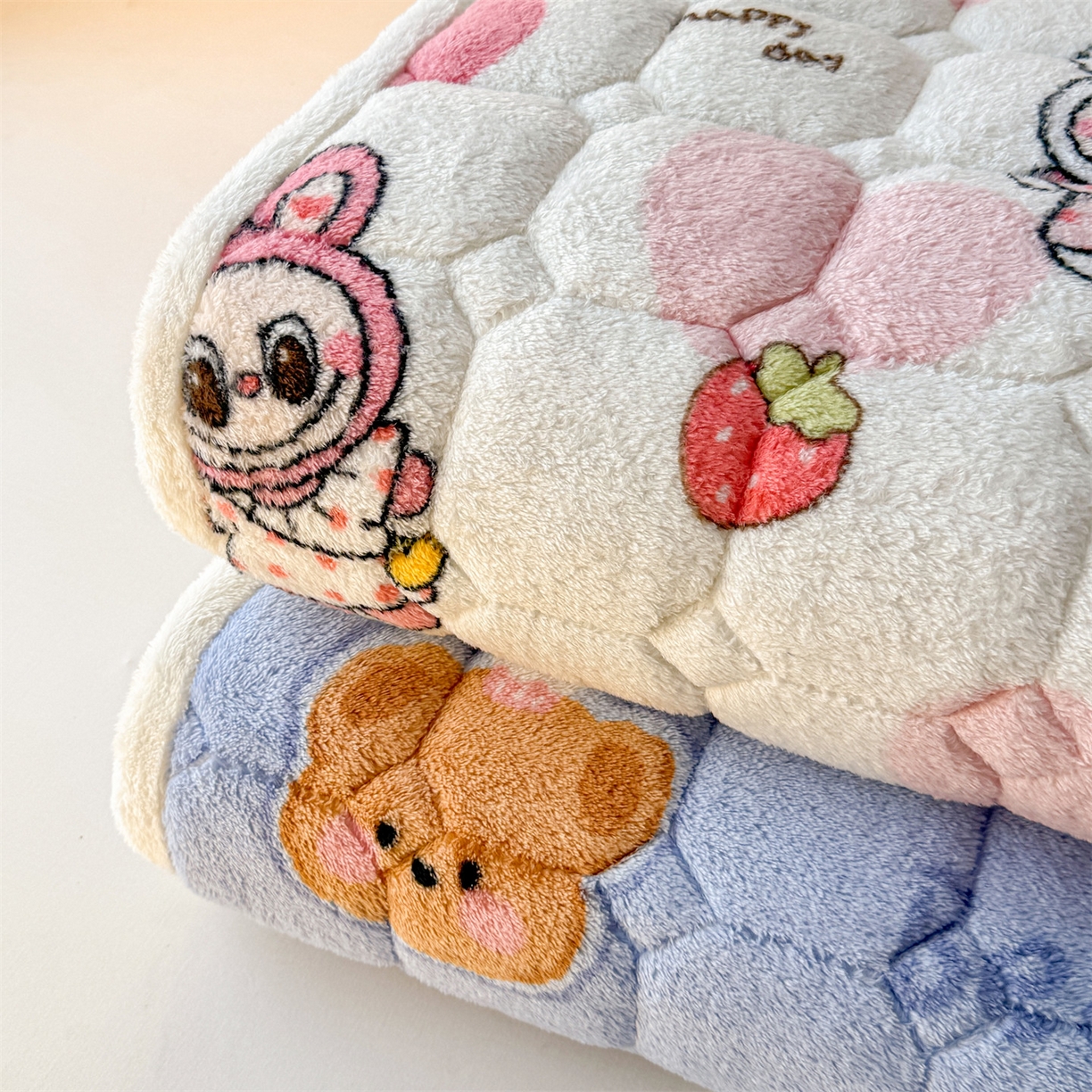 91家纺网 家纺一手货源 找家纺 雯豆家纺 2025新款泰迪绒夹棉床褥子学生宿舍床垫床护垫子加厚卡通保护垫 组合图仅供参考不可下单