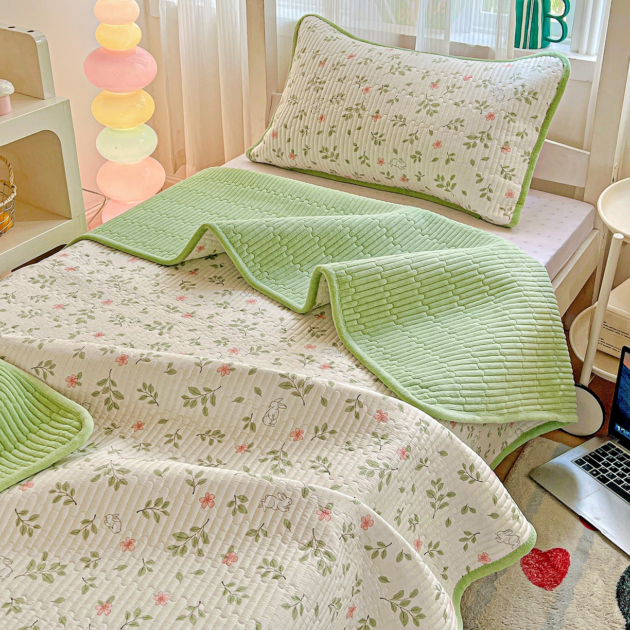 91家纺网 家纺一手货源 找家纺 恒尚居 2025新款学生床盖纯棉牛奶绒 正反两用夹棉床单床垫-秋冬款 四季通用-系列二 清新雅韵【A纯棉-B宝宝绒】