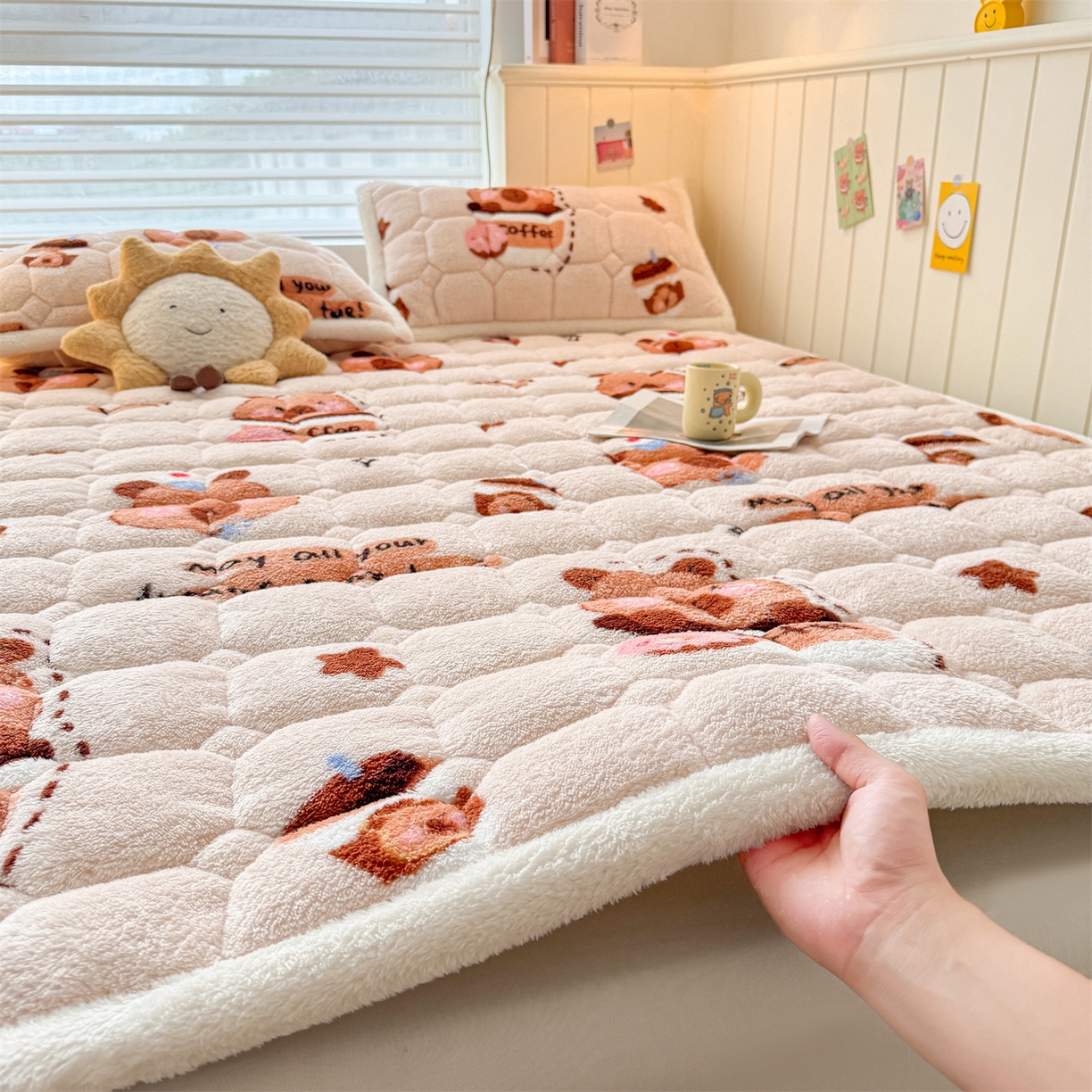 91家纺网 家纺一手货源 找家纺 雯豆家纺 2025新款泰迪绒夹棉床褥子学生宿舍床垫床护垫子加厚卡通保护垫 泰迪绒床褥-茶杯熊