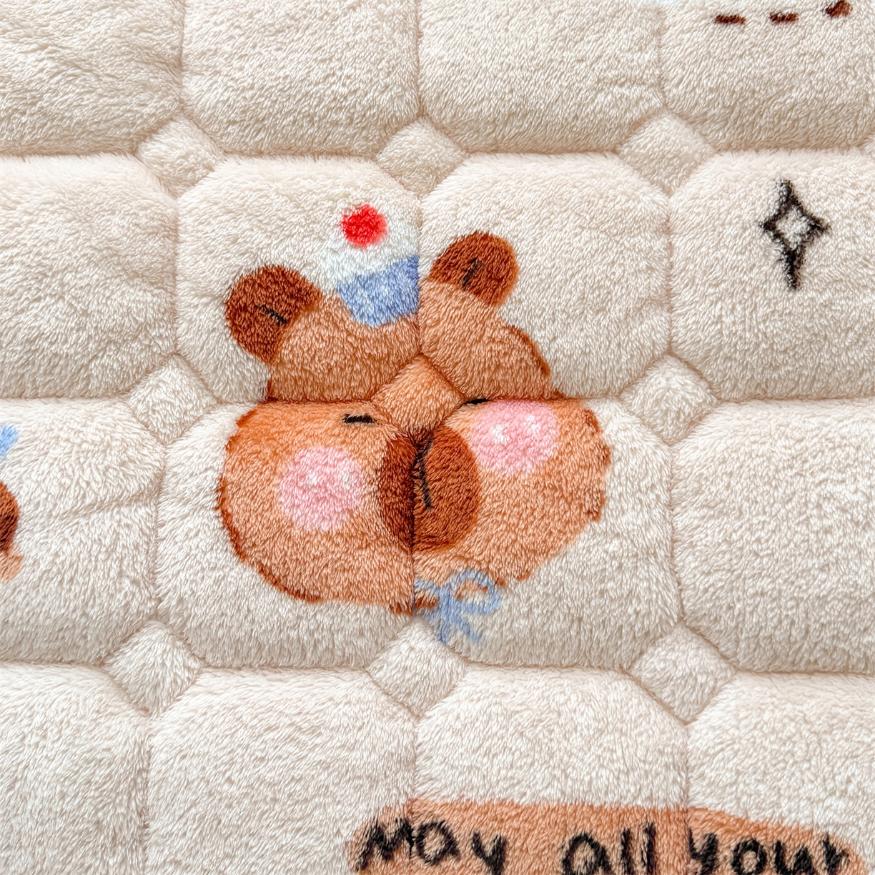 91家纺网 家纺一手货源 找家纺 雯豆家纺 2025新款泰迪绒夹棉床褥子学生宿舍床垫床护垫子加厚卡通保护垫 泰迪绒床褥-茶杯熊