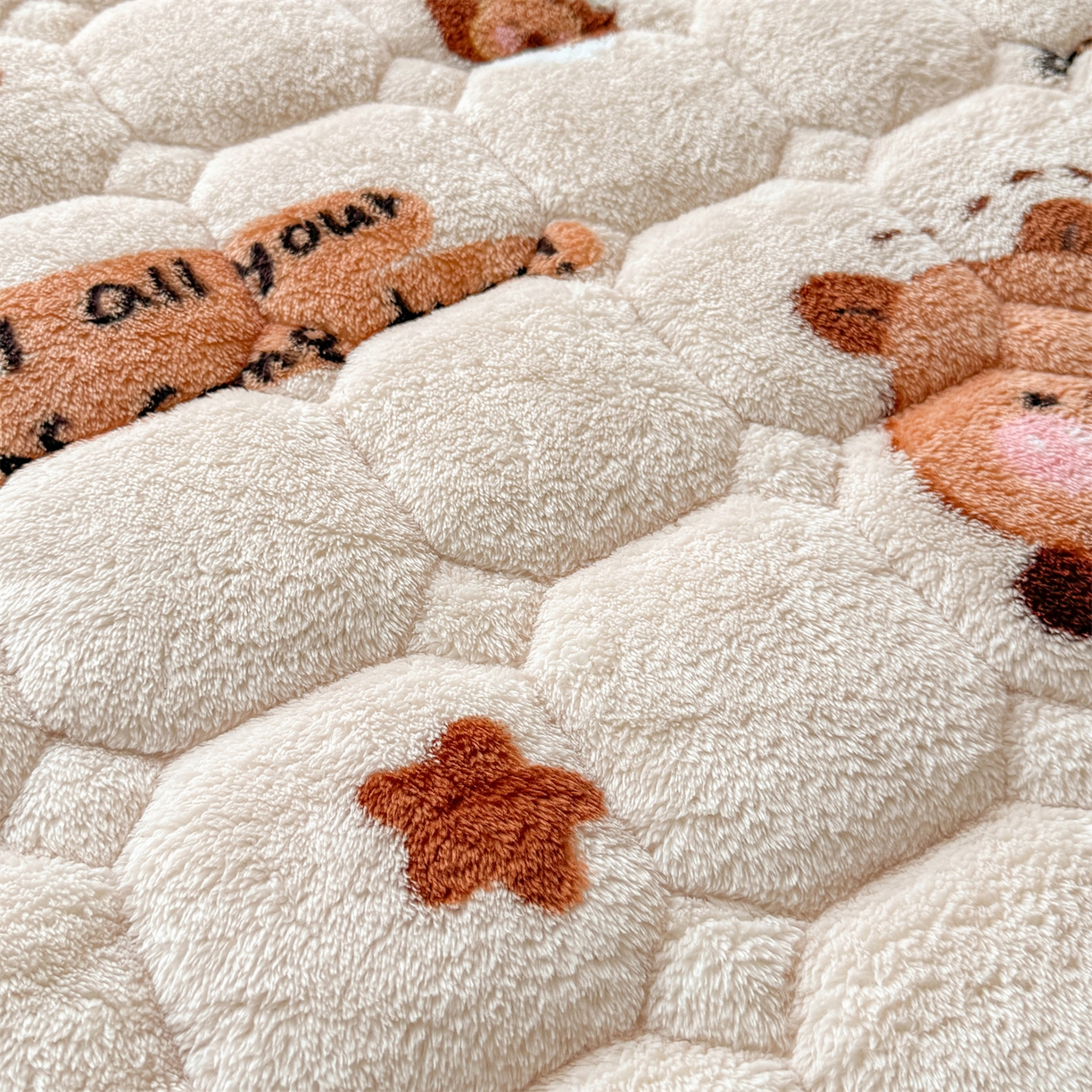 91家纺网 家纺一手货源 找家纺 雯豆家纺 2025新款泰迪绒夹棉床褥子学生宿舍床垫床护垫子加厚卡通保护垫 泰迪绒床褥-茶杯熊