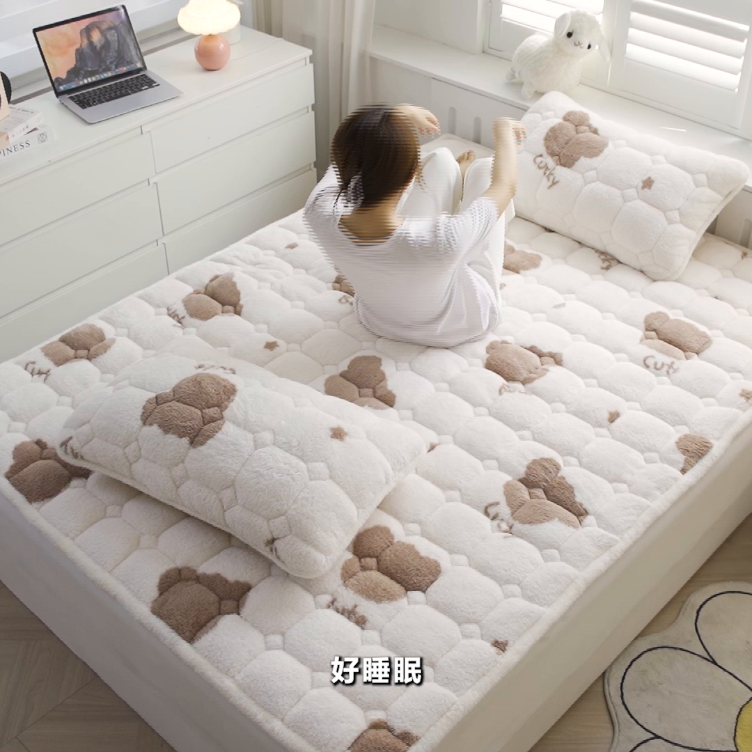 91家纺网 家纺一手货源 找家纺 雯豆家纺 2025新款泰迪绒夹棉床褥子学生宿舍床垫床护垫子加厚卡通保护垫 泰迪绒床褥-茶杯熊