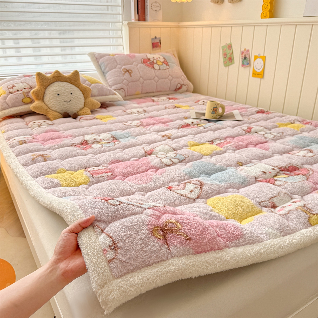 91家纺网 家纺一手货源 找家纺 雯豆家纺 2025新款泰迪绒夹棉床褥子学生宿舍床垫床护垫子加厚卡通保护垫 泰迪绒床褥-粉色KT