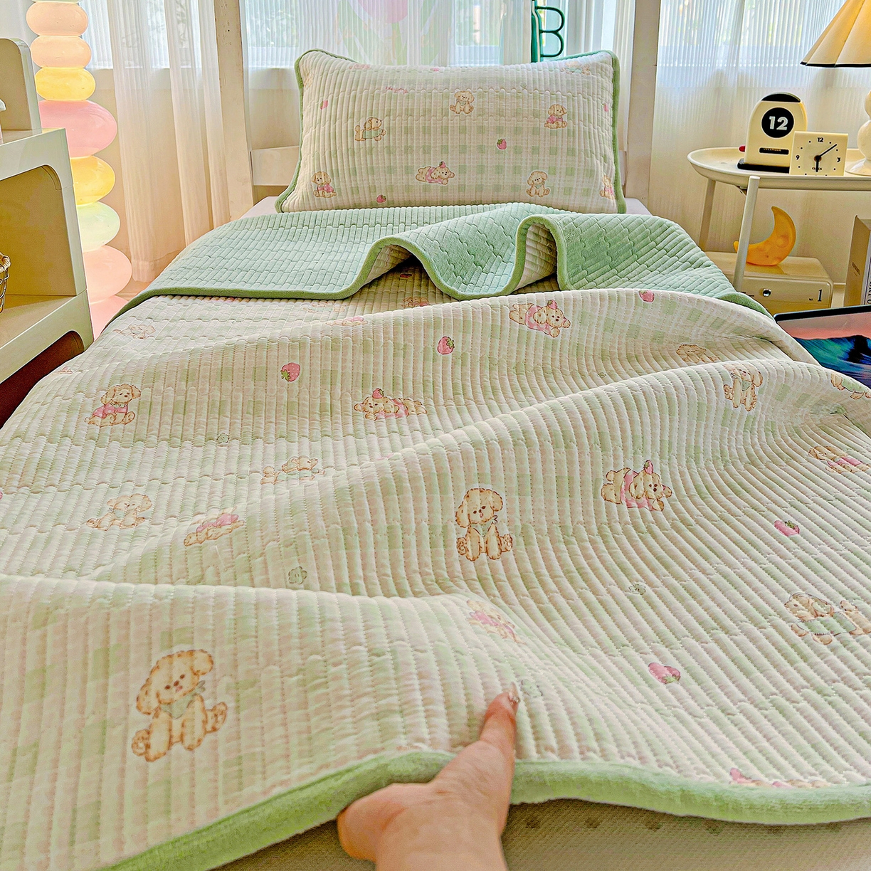 91家纺网 家纺一手货源 找家纺 恒尚居 2025新款学生床盖纯棉牛奶绒 正反两用夹棉床单床垫-秋冬款 四季通用-系列二 甜心旺旺【A纯棉-B宝宝绒】