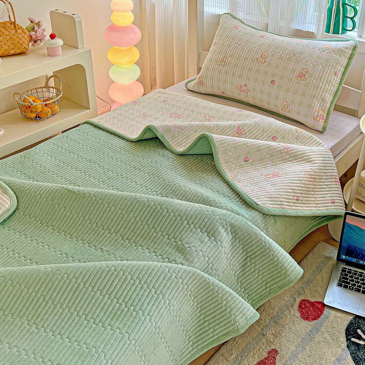 91家纺网 家纺一手货源 找家纺 恒尚居 2025新款学生床盖纯棉牛奶绒 正反两用夹棉床单床垫-秋冬款 四季通用-系列二 甜心旺旺【A纯棉-B宝宝绒】