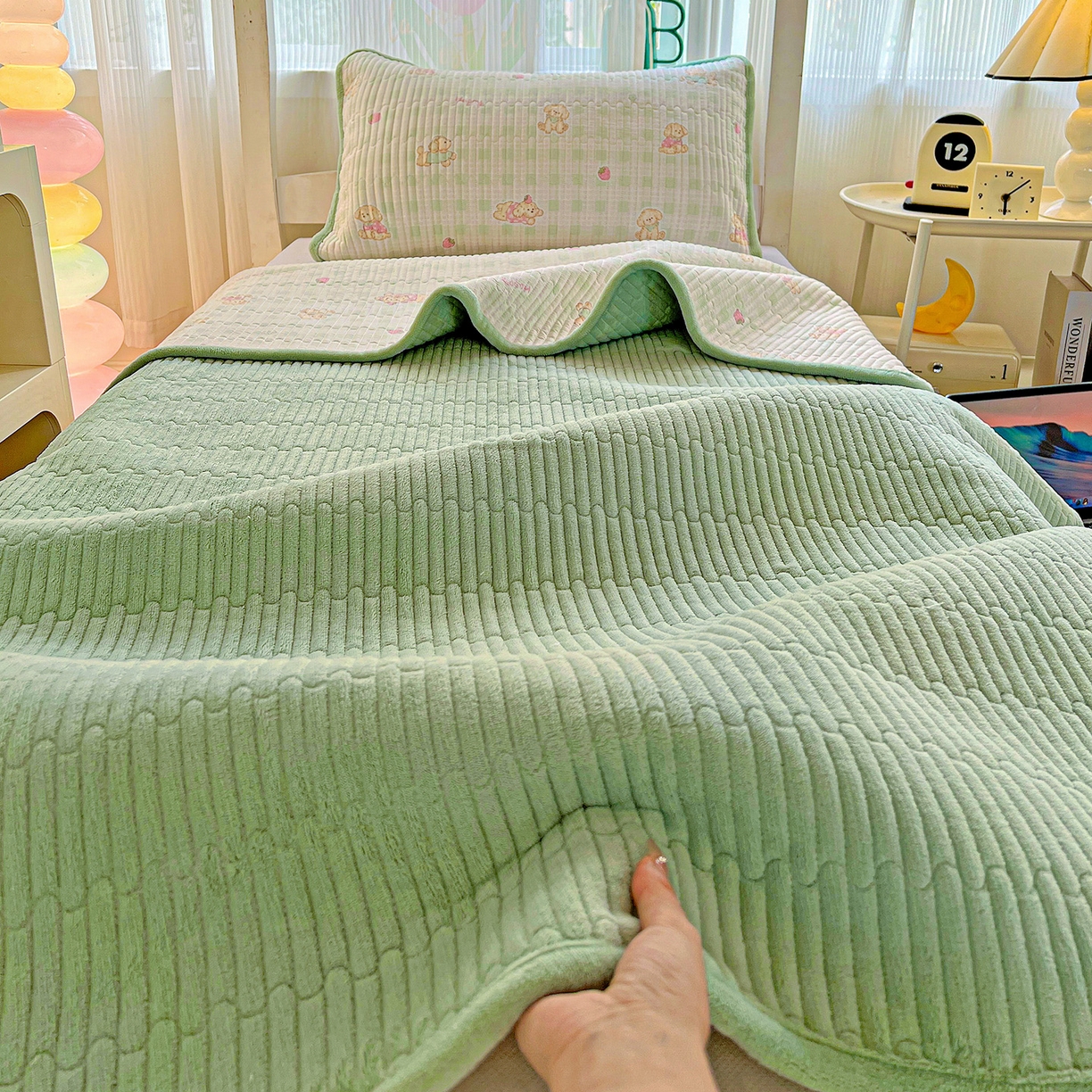 91家纺网 家纺一手货源 找家纺 恒尚居 2025新款学生床盖纯棉牛奶绒 正反两用夹棉床单床垫-秋冬款 四季通用-系列二 甜心旺旺【A纯棉-B宝宝绒】