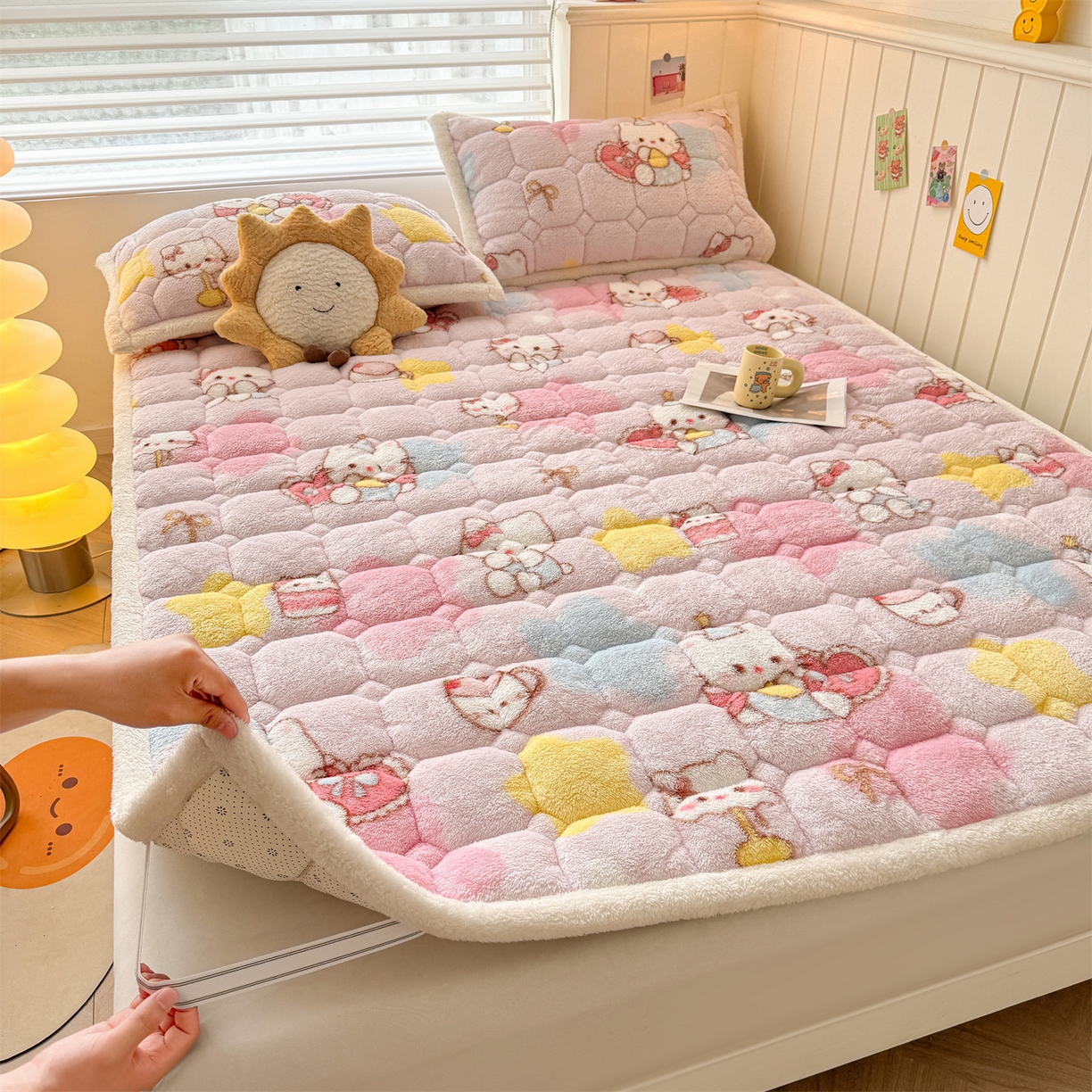 91家纺网 家纺一手货源 找家纺 雯豆家纺 2025新款泰迪绒夹棉床褥子学生宿舍床垫床护垫子加厚卡通保护垫 泰迪绒床褥-粉色KT