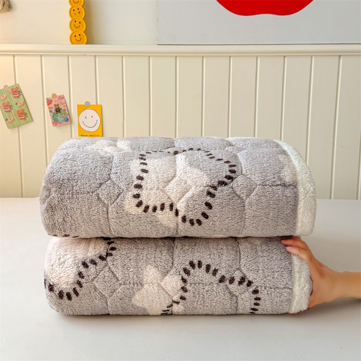 91家纺网 家纺一手货源 找家纺 雯豆家纺 2025新款泰迪绒夹棉床褥子学生宿舍床垫床护垫子加厚卡通保护垫 泰迪绒床褥-浩瀚星辰