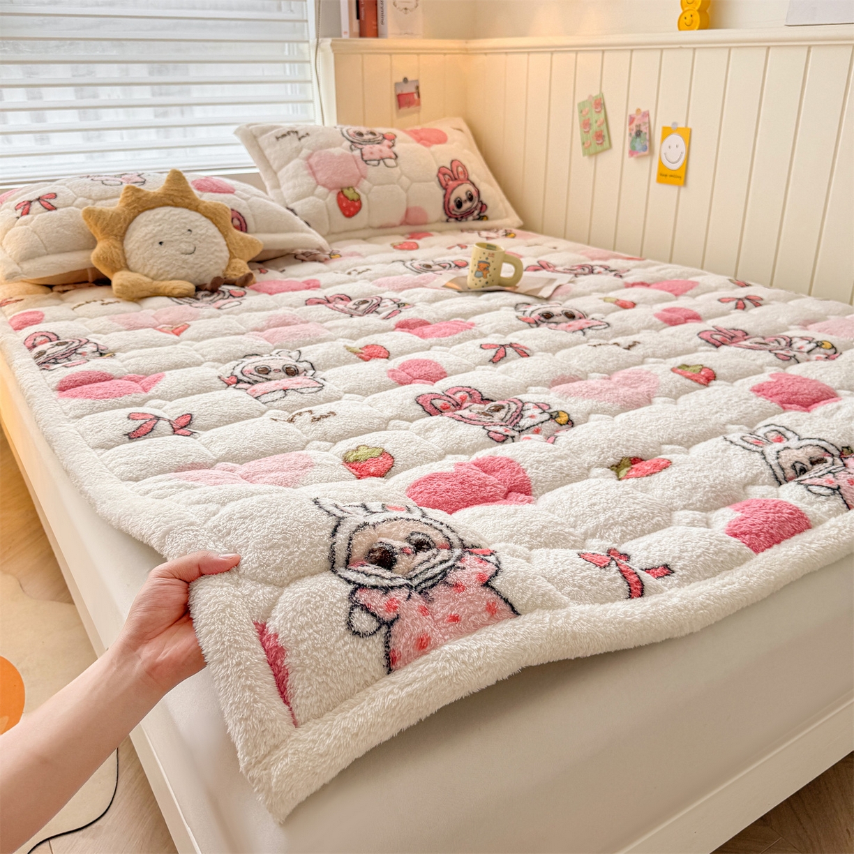 91家纺网 家纺一手货源 找家纺 雯豆家纺 2025新款泰迪绒夹棉床褥子学生宿舍床垫床护垫子加厚卡通保护垫 泰迪绒床褥-可爱布布