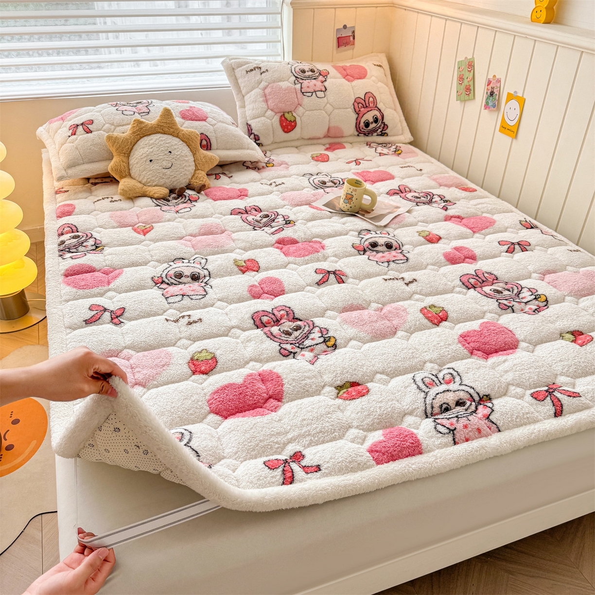 91家纺网 家纺一手货源 找家纺 雯豆家纺 2025新款泰迪绒夹棉床褥子学生宿舍床垫床护垫子加厚卡通保护垫 泰迪绒床褥-可爱布布