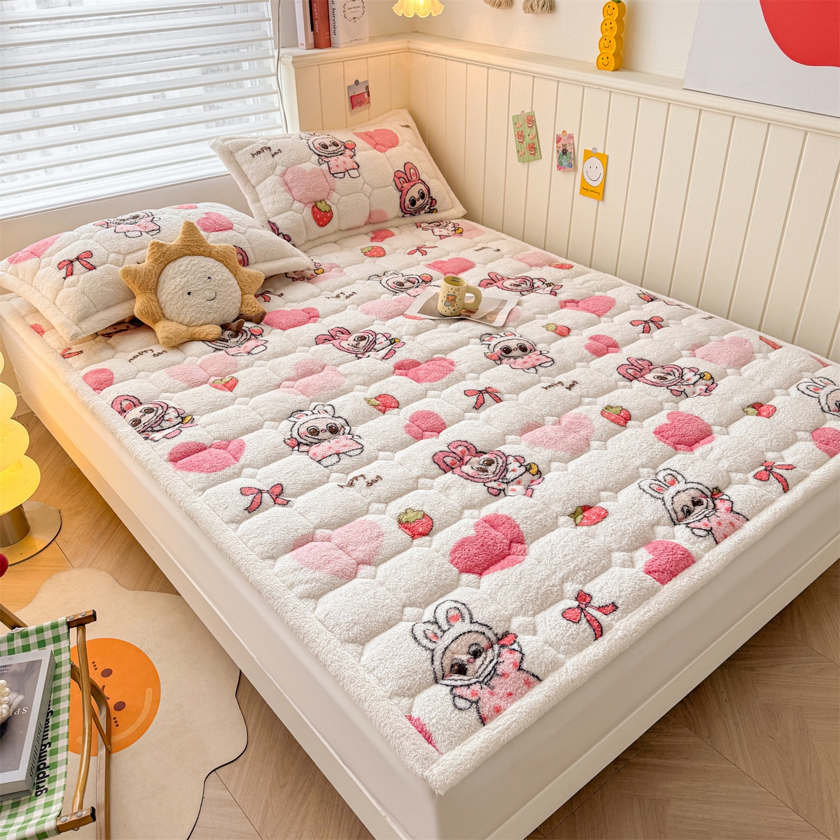 91家纺网 家纺一手货源 找家纺 雯豆家纺 2025新款泰迪绒夹棉床褥子学生宿舍床垫床护垫子加厚卡通保护垫 泰迪绒床褥-可爱布布
