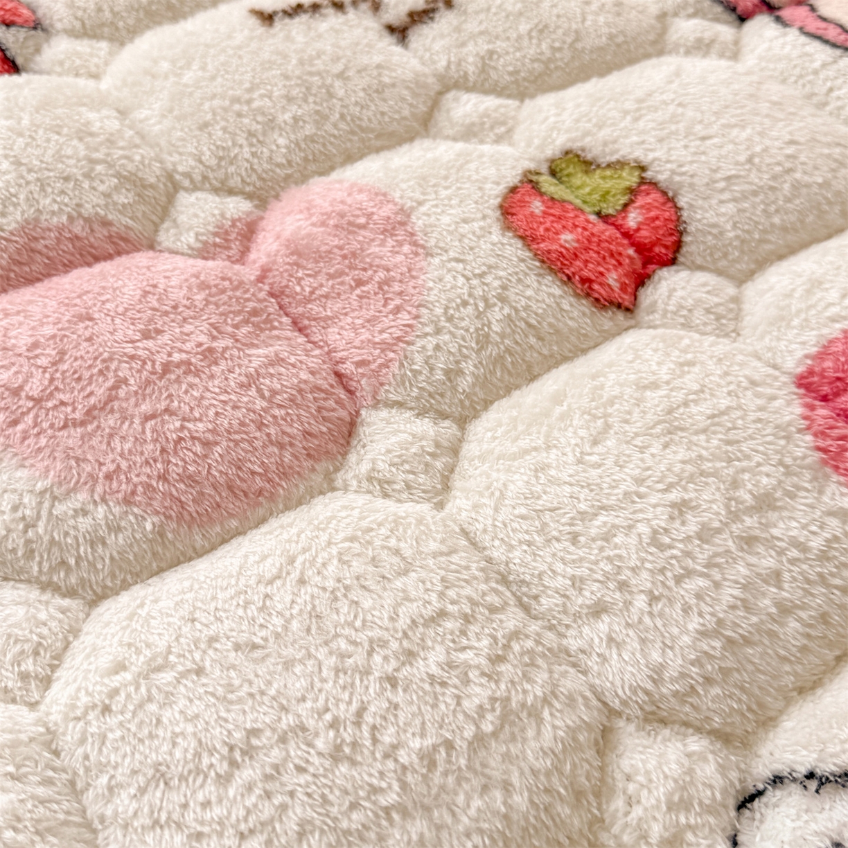 91家纺网 家纺一手货源 找家纺 雯豆家纺 2025新款泰迪绒夹棉床褥子学生宿舍床垫床护垫子加厚卡通保护垫 泰迪绒床褥-可爱布布