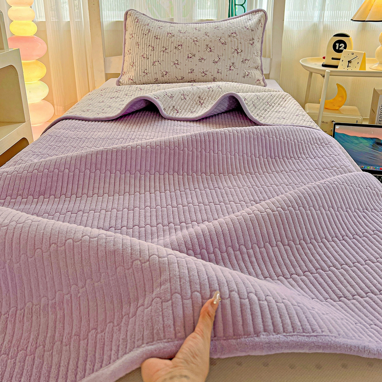 91家纺网 家纺一手货源 找家纺 恒尚居 2025新款学生床盖纯棉牛奶绒 正反两用夹棉床单床垫-秋冬款 四季通用-系列二 玉妃【A纯棉-B宝宝绒】