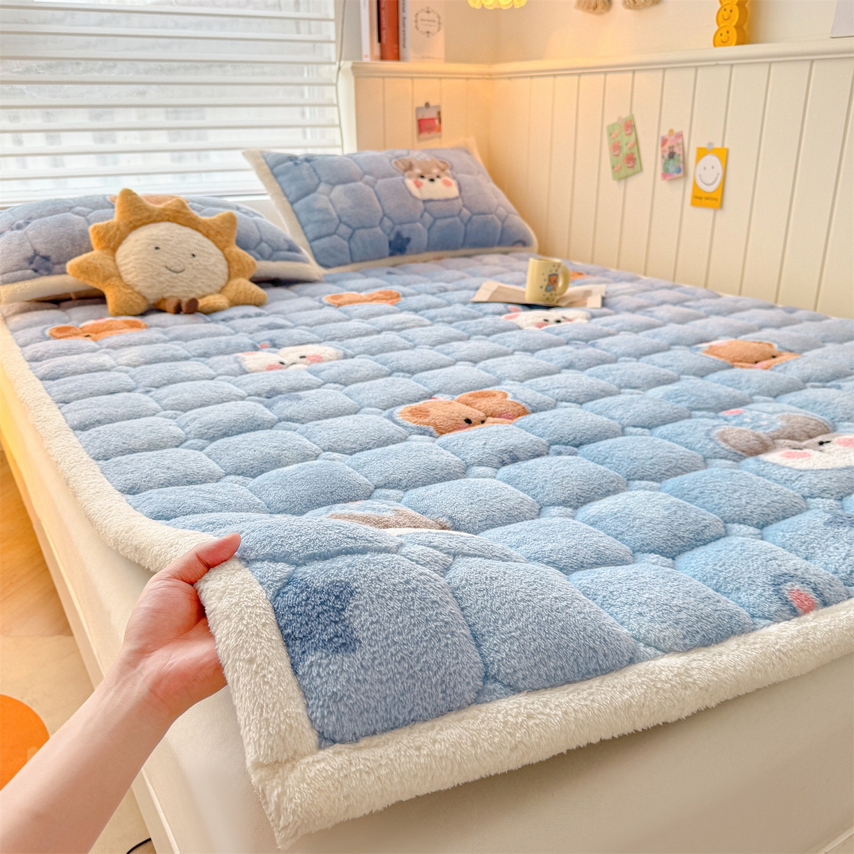 91家纺网 家纺一手货源 找家纺 雯豆家纺 2025新款泰迪绒夹棉床褥子学生宿舍床垫床护垫子加厚卡通保护垫 泰迪绒床褥-星空狗
