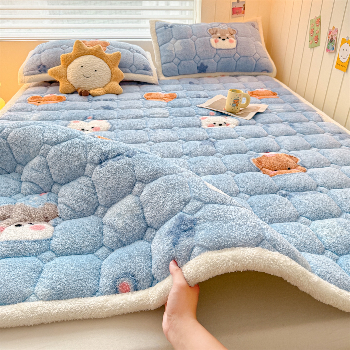 91家纺网 家纺一手货源 找家纺 雯豆家纺 2025新款泰迪绒夹棉床褥子学生宿舍床垫床护垫子加厚卡通保护垫 泰迪绒床褥-星空狗