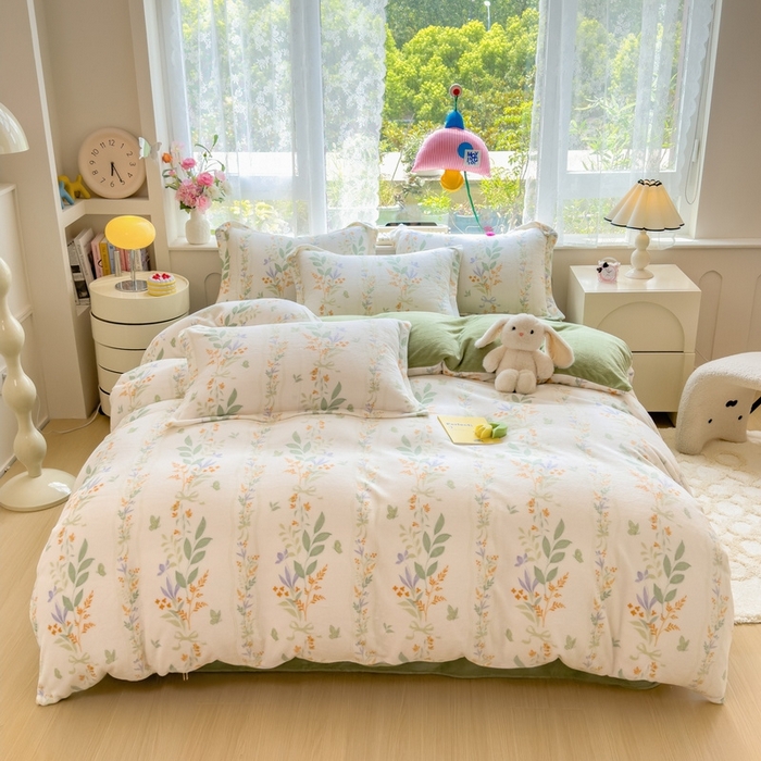 91家纺网 家纺一手货源 找家纺 丝羽坊 2025新款200克加厚小清新牛奶绒床单款 床笠款四件套 被套 花间密语