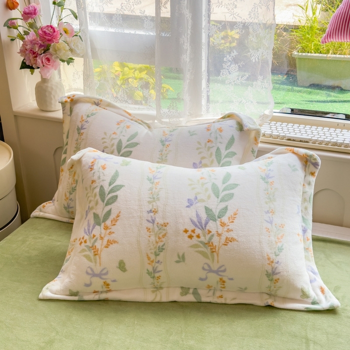 91家纺网 家纺一手货源 找家纺 丝羽坊 2025新款200克加厚小清新牛奶绒床单款 床笠款四件套 被套 花间密语