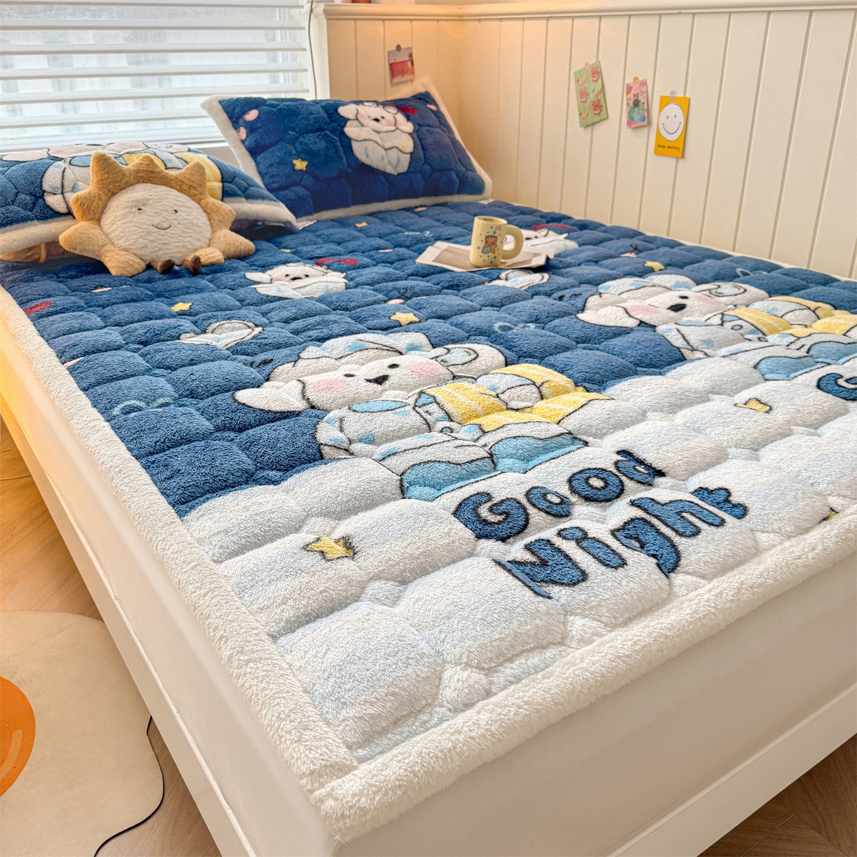 91家纺网 家纺一手货源 找家纺 雯豆家纺 2025新款泰迪绒夹棉床褥子学生宿舍床垫床护垫子加厚卡通保护垫 泰迪绒床褥-休闲假日