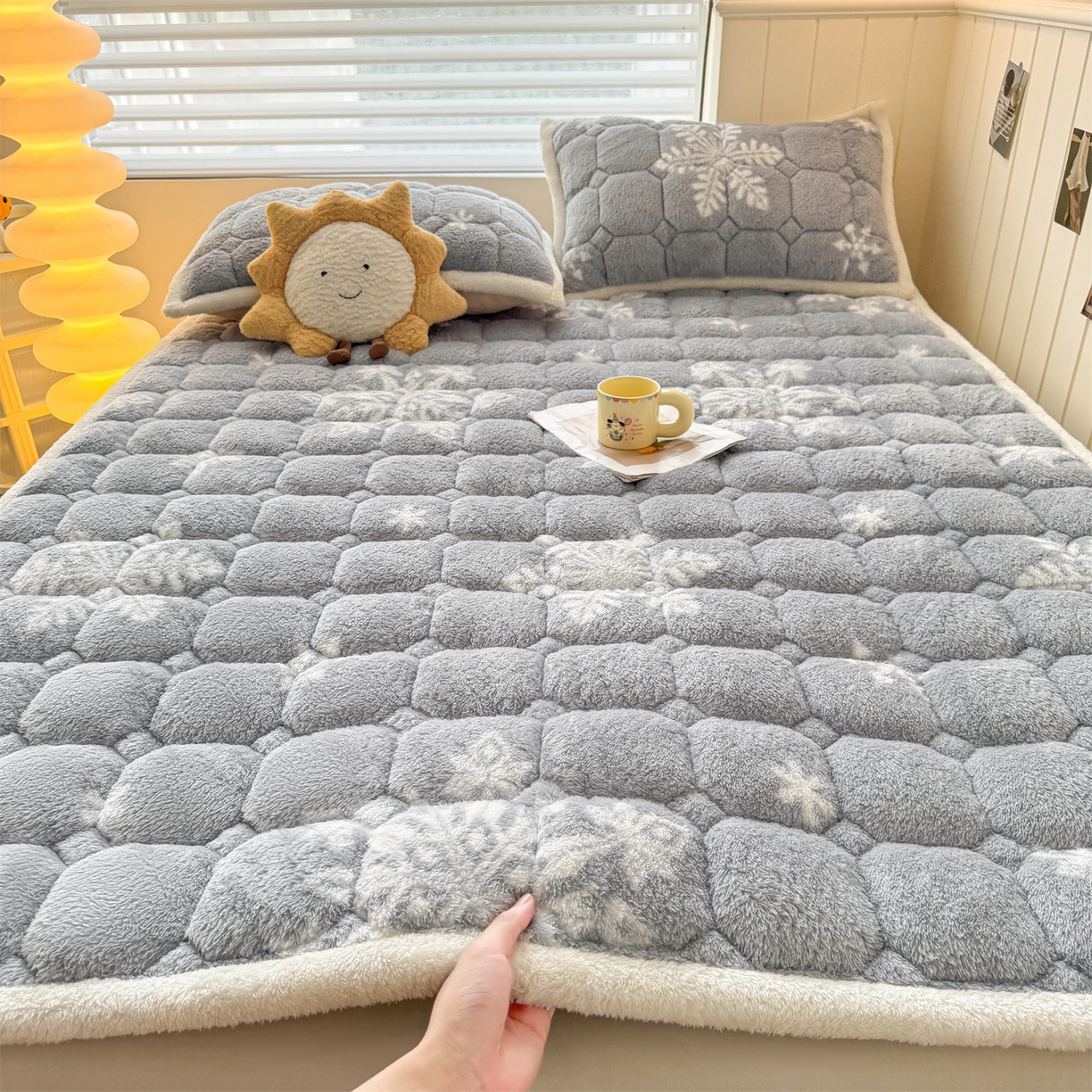 雯豆家纺 2025新款泰迪绒夹棉床褥子学生宿舍床垫床护垫子加厚卡通保护垫 泰迪绒床褥-雪花飘飘-灰