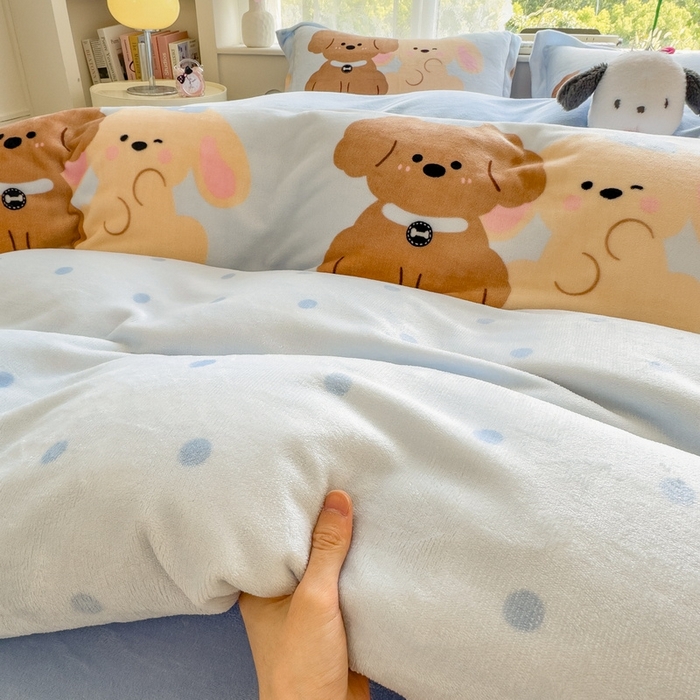 91家纺网 家纺一手货源 找家纺 丝羽坊 2025新款200克加厚小清新牛奶绒床单款 床笠款四件套 被套 宠物派对