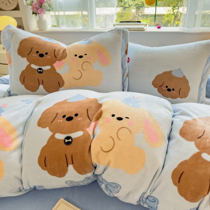 91家纺网 家纺一手货源 找家纺 丝羽坊 2025新款200克加厚小清新牛奶绒床单款 床笠款四件套 被套 宠物派对