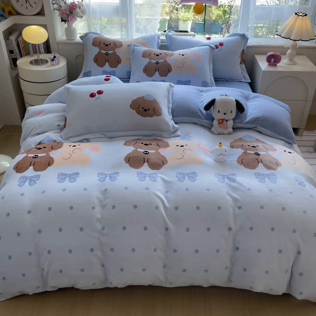 91家纺网 家纺一手货源 找家纺 丝羽坊 2025新款200克加厚小清新牛奶绒床单款 床笠款四件套 被套 宠物派对