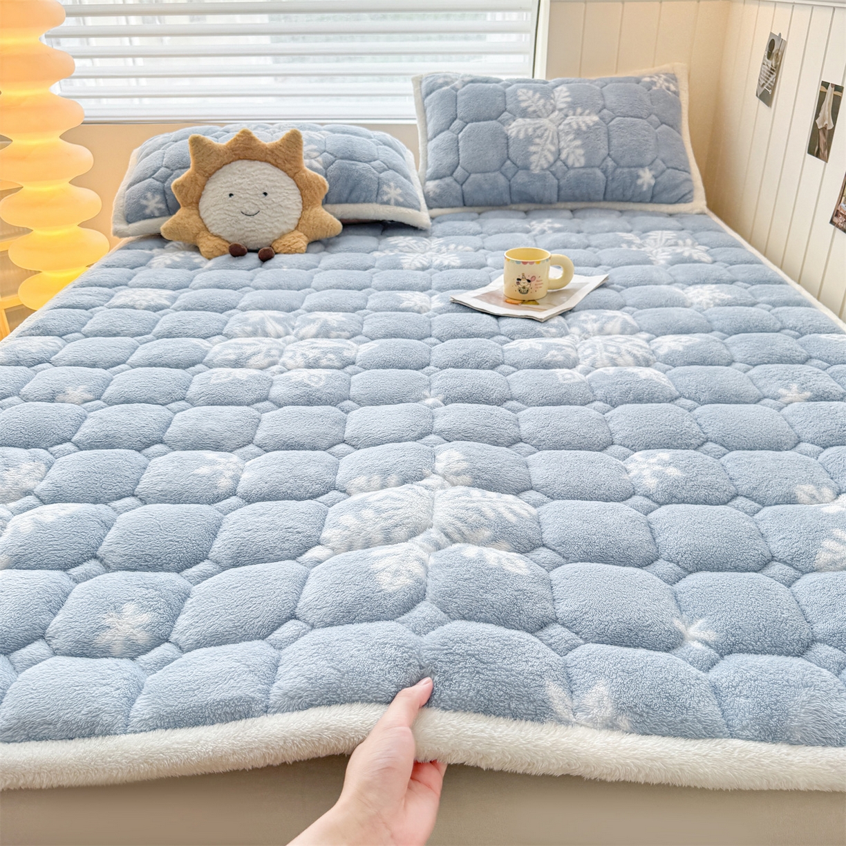 雯豆家纺 2025新款泰迪绒夹棉床褥子学生宿舍床垫床护垫子加厚卡通保护垫 泰迪绒床褥-雪花飘飘-兰