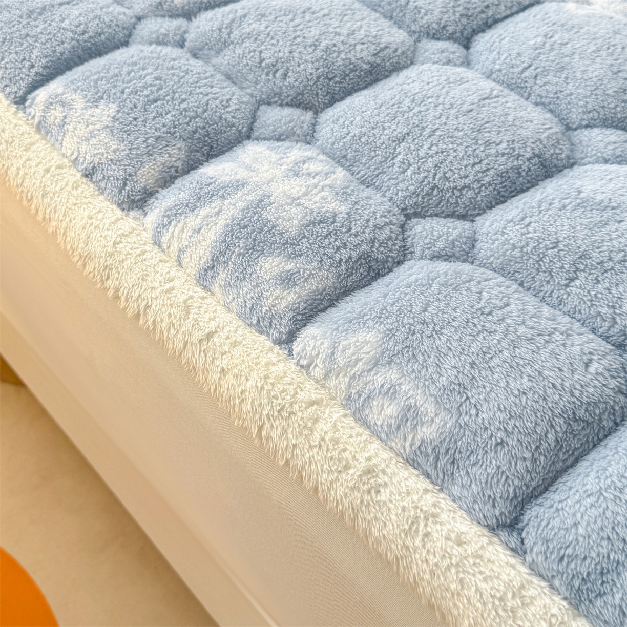 91家纺网 家纺一手货源 找家纺 雯豆家纺 2025新款泰迪绒夹棉床褥子学生宿舍床垫床护垫子加厚卡通保护垫 泰迪绒床褥-雪花飘飘-兰