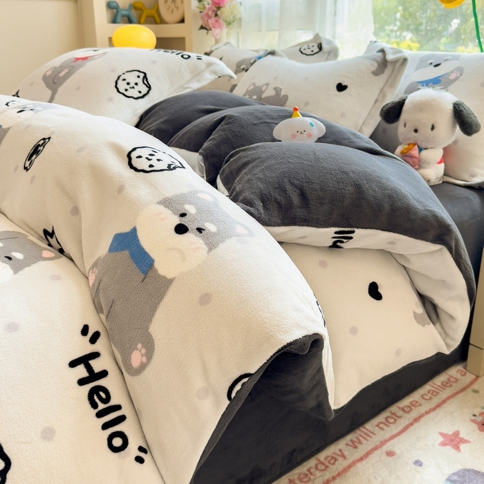 91家纺网 家纺一手货源 找家纺 丝羽坊 2025新款200克加厚小清新牛奶绒床单款 床笠款四件套 被套 幸运小狗