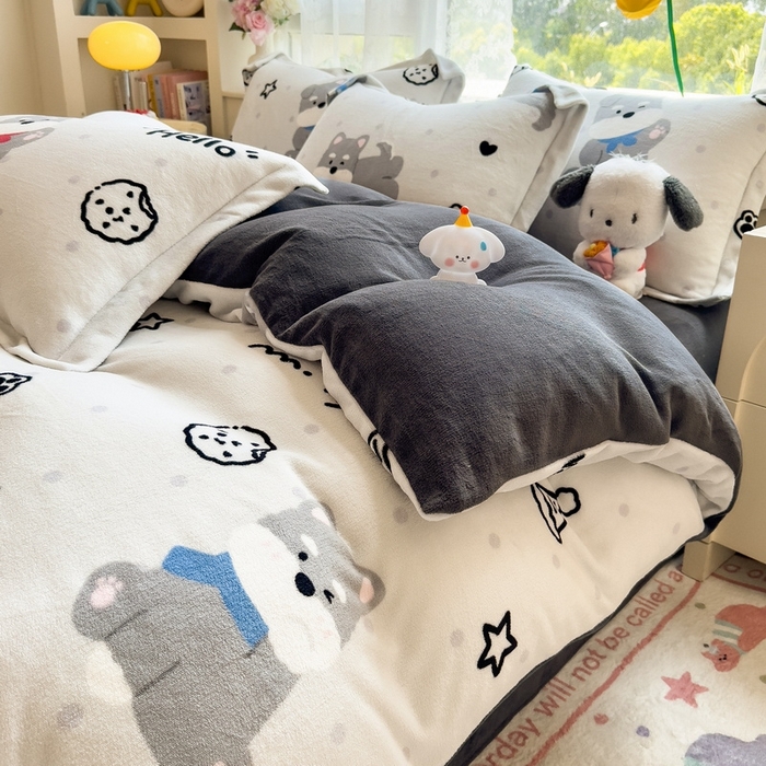 91家纺网 家纺一手货源 找家纺 丝羽坊 2025新款200克加厚小清新牛奶绒床单款 床笠款四件套 被套 幸运小狗