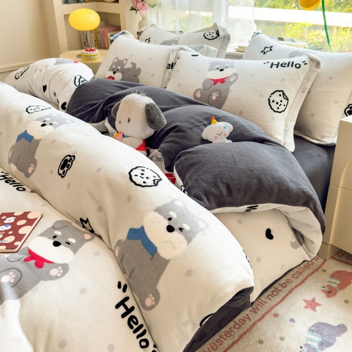 91家纺网 家纺一手货源 找家纺 丝羽坊 2025新款200克加厚小清新牛奶绒床单款 床笠款四件套 被套 幸运小狗