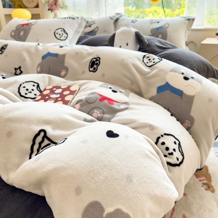 91家纺网 家纺一手货源 找家纺 丝羽坊 2025新款200克加厚小清新牛奶绒床单款 床笠款四件套 被套 幸运小狗