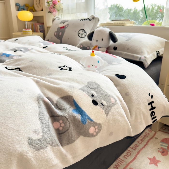 91家纺网 家纺一手货源 找家纺 丝羽坊 2025新款200克加厚小清新牛奶绒床单款 床笠款四件套 被套 幸运小狗