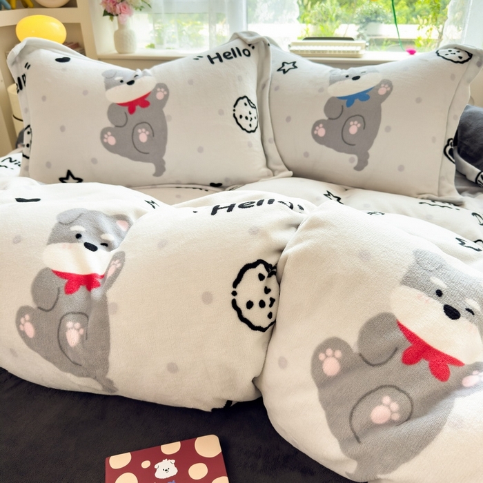 91家纺网 家纺一手货源 找家纺 丝羽坊 2025新款200克加厚小清新牛奶绒床单款 床笠款四件套 被套 幸运小狗