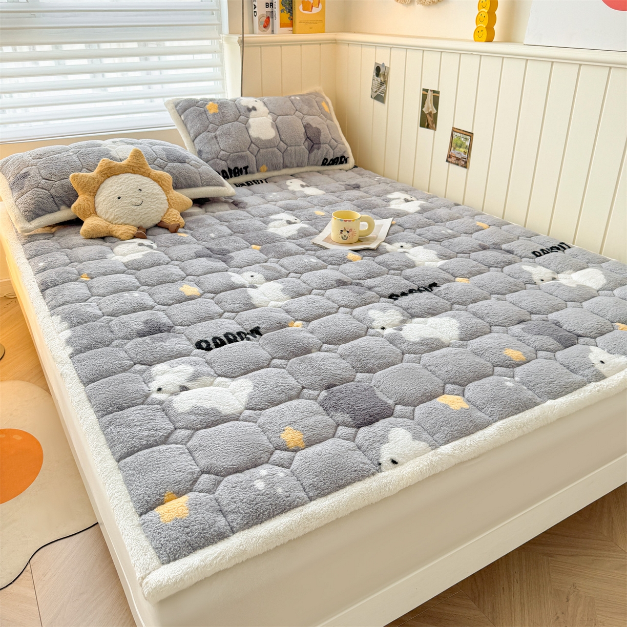 91家纺网 家纺一手货源 找家纺 雯豆家纺 2025新款泰迪绒夹棉床褥子学生宿舍床垫床护垫子加厚卡通保护垫 泰迪绒床褥-尤拉