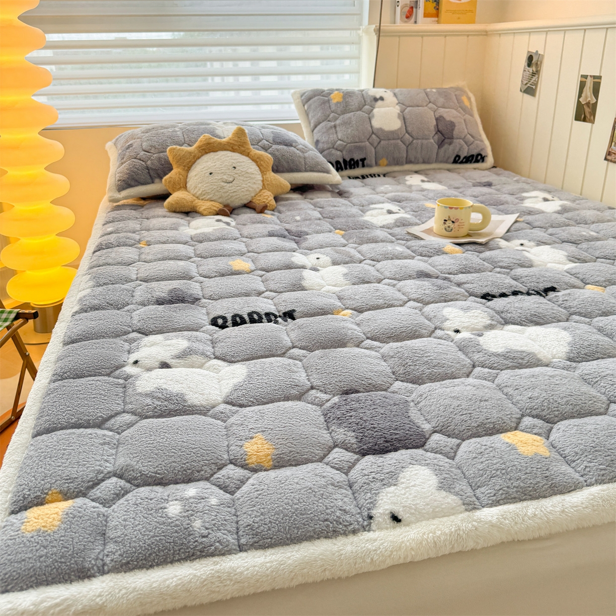 91家纺网 家纺一手货源 找家纺 雯豆家纺 2025新款泰迪绒夹棉床褥子学生宿舍床垫床护垫子加厚卡通保护垫 泰迪绒床褥-尤拉