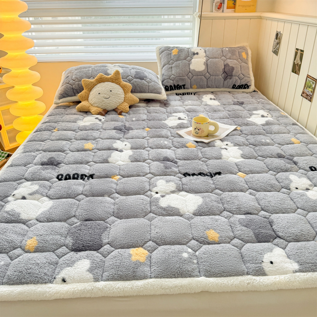 91家纺网 家纺一手货源 找家纺 雯豆家纺 2025新款泰迪绒夹棉床褥子学生宿舍床垫床护垫子加厚卡通保护垫 泰迪绒床褥-尤拉